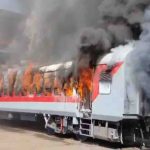 Marathi News: पश्चिम आशिया संघर्षातही भारतातील इंधन पुरवठा, विमानसेवा आणि समुद्री कार्ये अबाधित: केंद्र सरकारची हमी 2 Mumbai News: माटुंगा कारशेडमध्ये स्लीपर कोचला भीषण आग; वेल्डिंगच्या ठिणगीमुळे ७०% डबा जळून खाक, मोठी दुर्घटना टळली